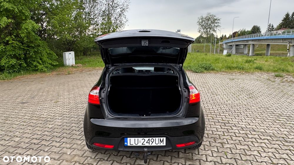 Kia Rio - 11