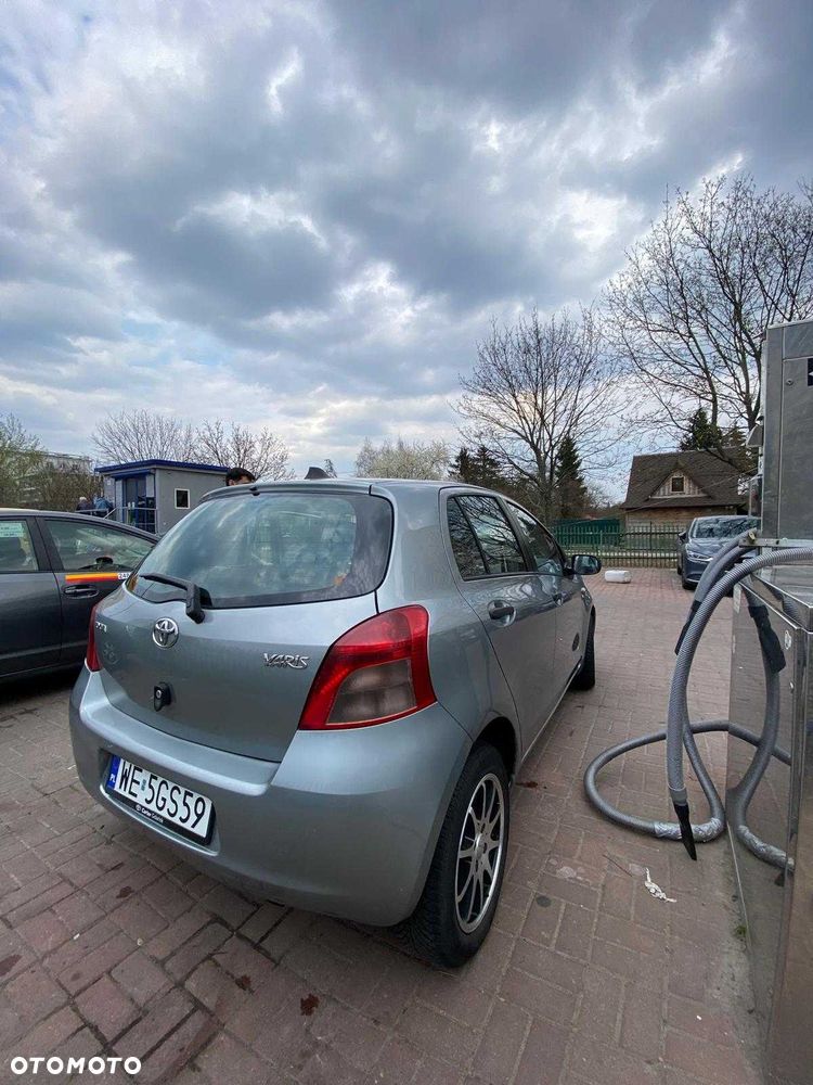 Toyota Yaris - 4