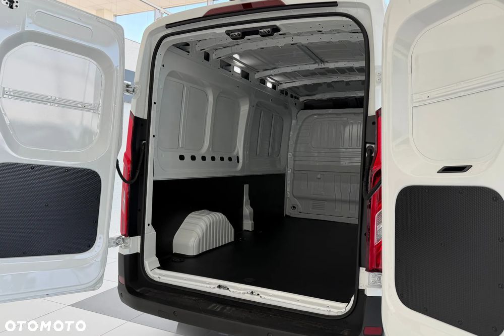 Maxus Deliver 9 - 9