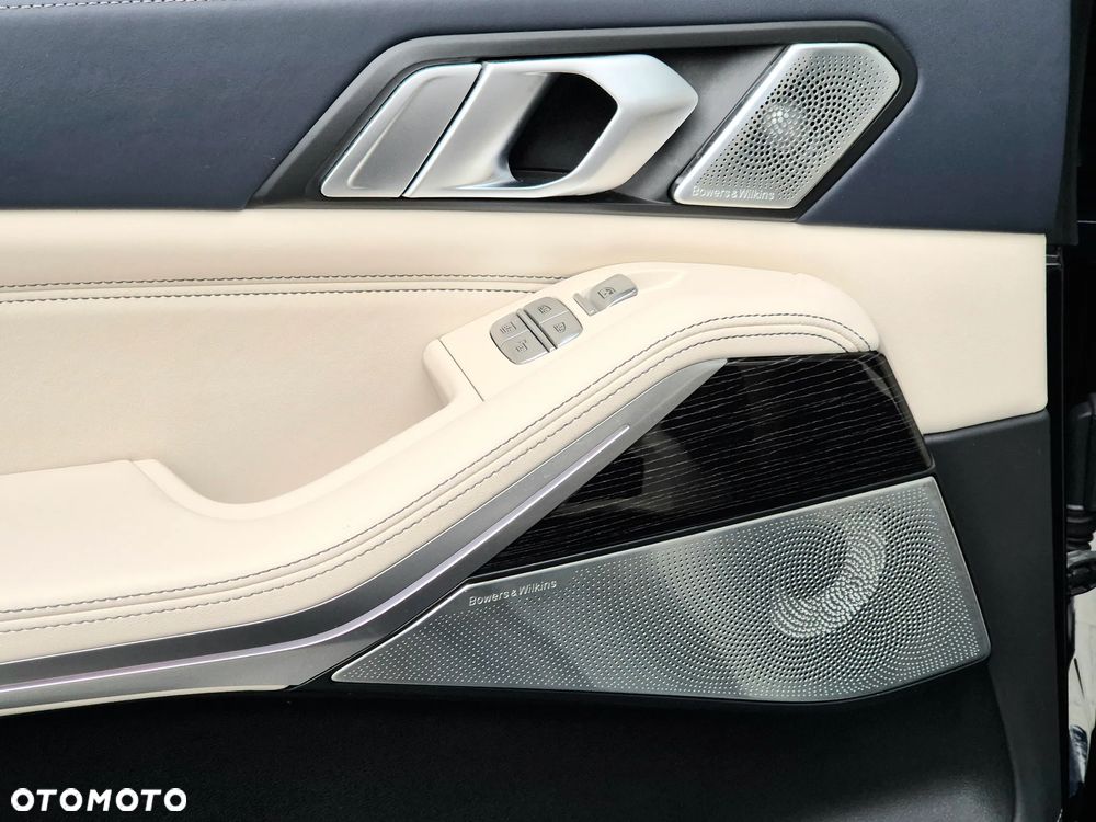 BMW X7 M50i sport - 32