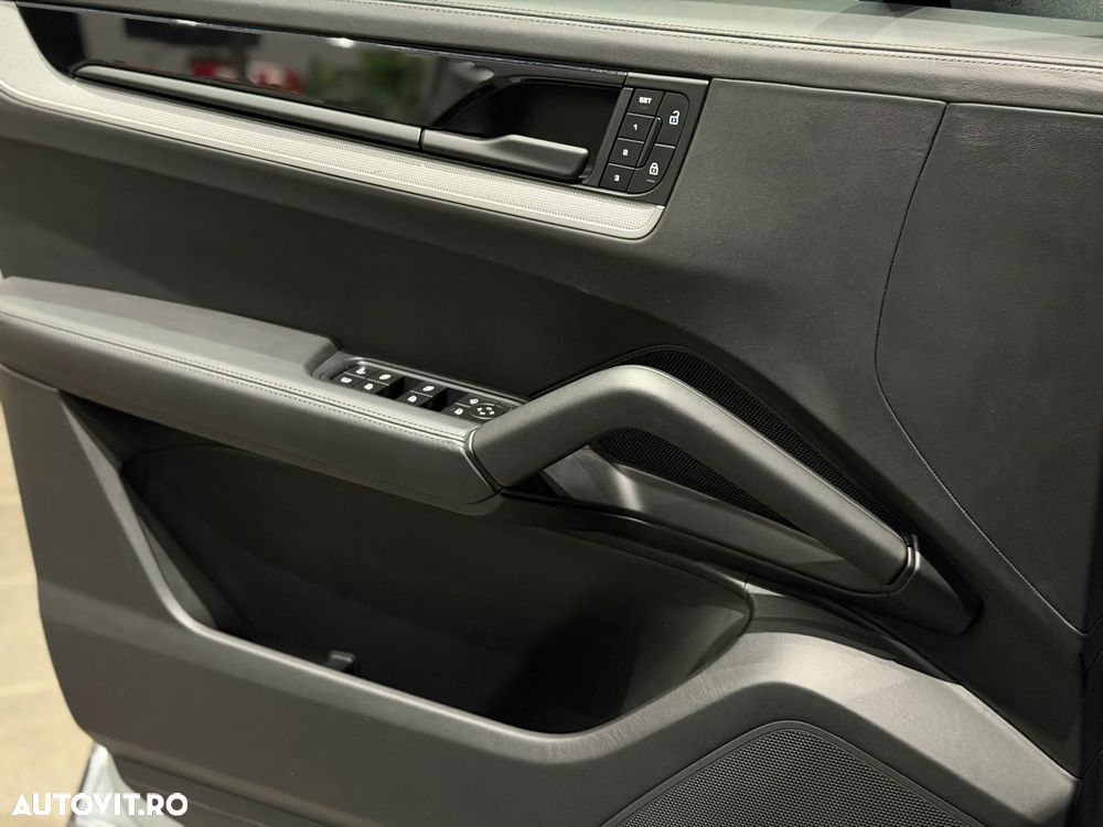 Porsche Cayenne - 23