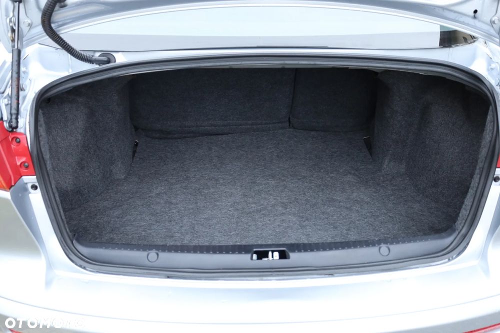 Mitsubishi Lancer 1.5 Invite - 19