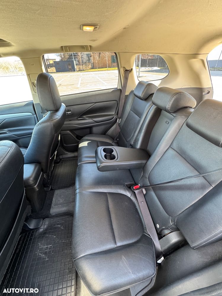 Mitsubishi Outlander - 19