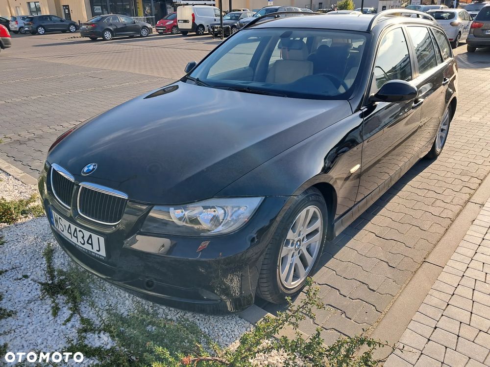 BMW Seria 3 318i Touring - 1