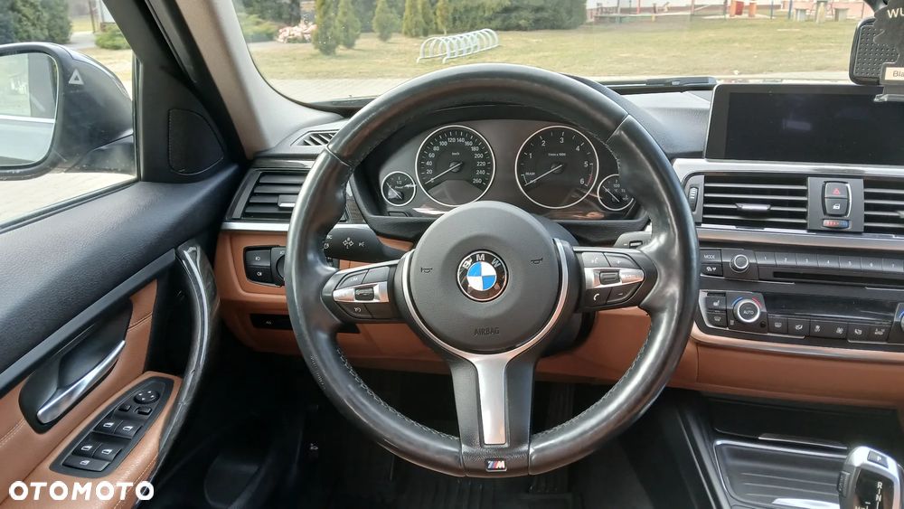 BMW Seria 3 330d Sport-Aut Luxury Line - 32