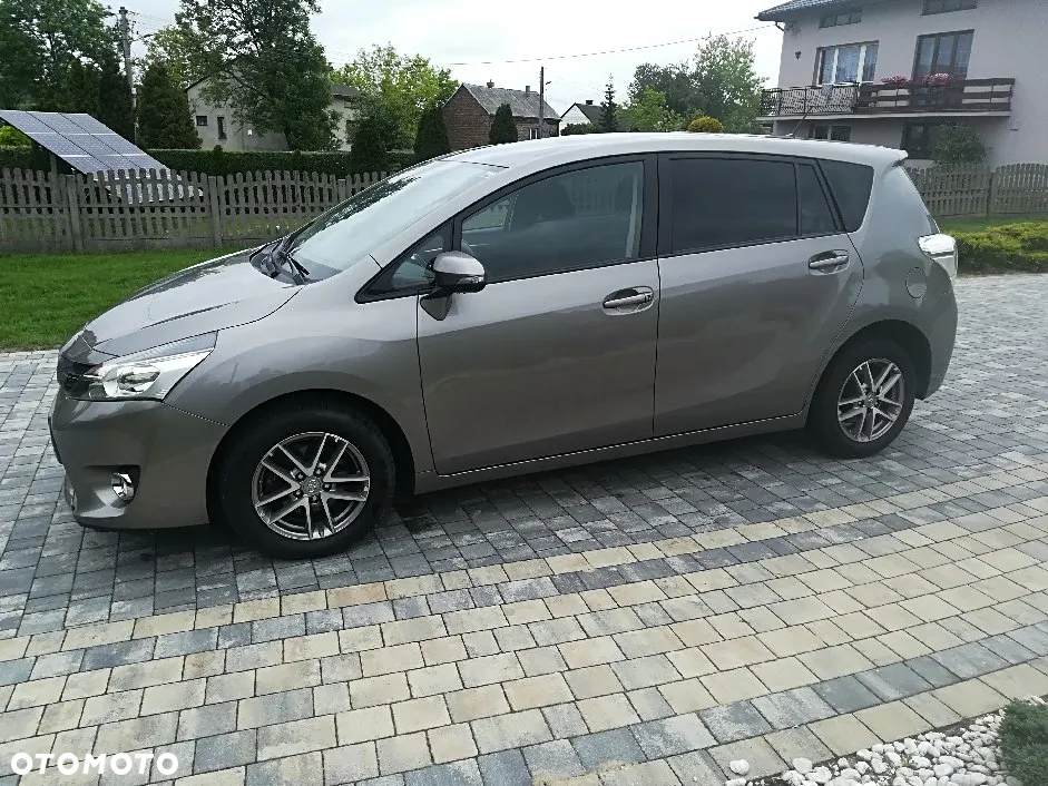 Toyota Verso 1.6 D-4D Premium - 11