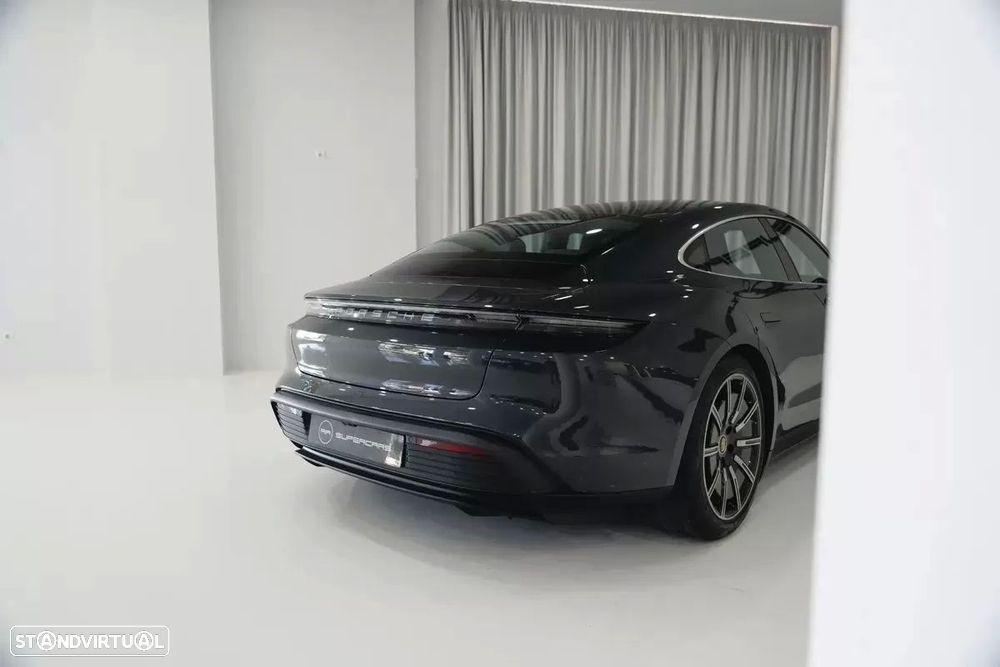 Porsche Taycan 4S — fotografia 18
