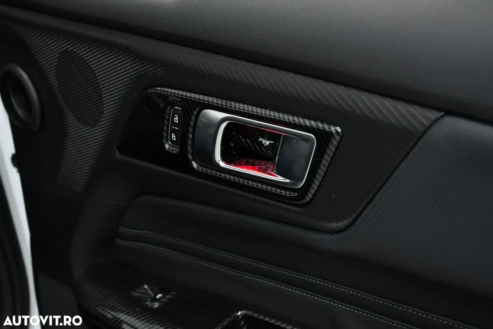 Ford Mustang Cabrio 2.3 Eco Boost - 32