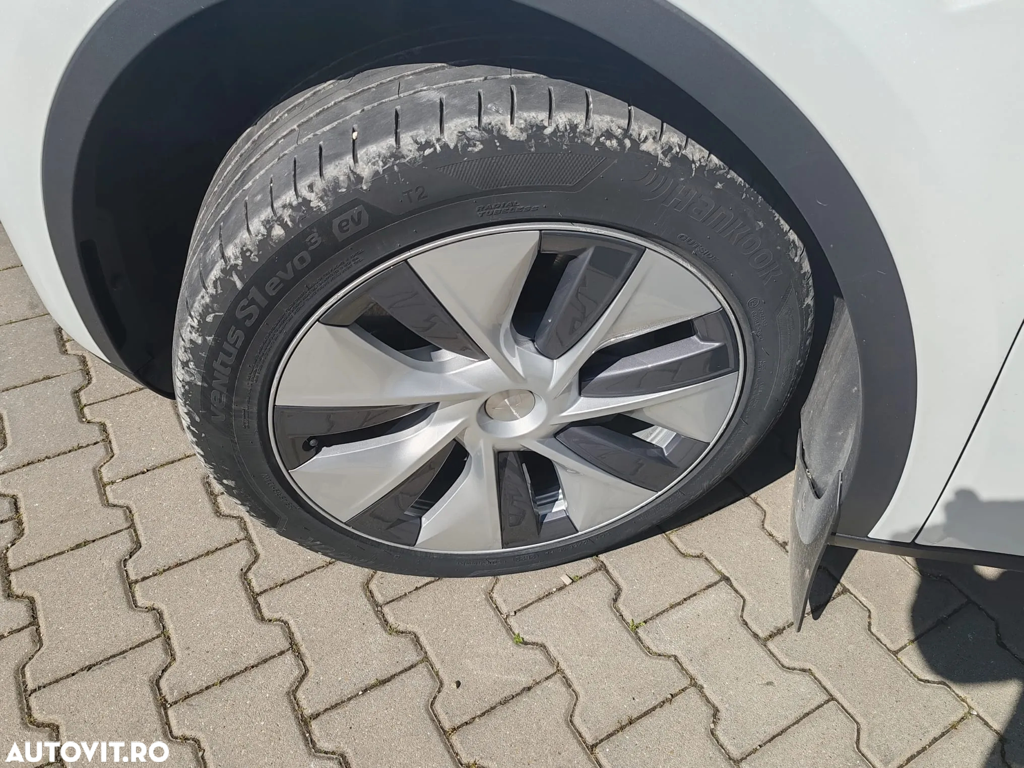 Tesla Model Y RWD Long Range - 16