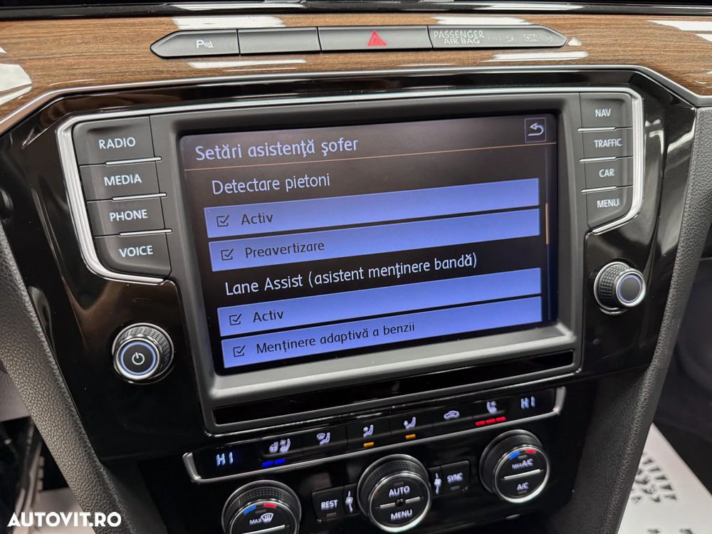 Volkswagen Passat Variant 2.0 TDI DSG 4Motion Highline - 38