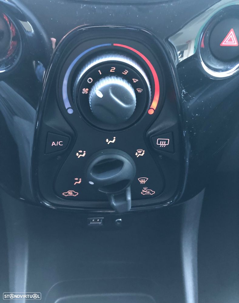 Peugeot 108 1.0 VTi Allure ETG5 - 28