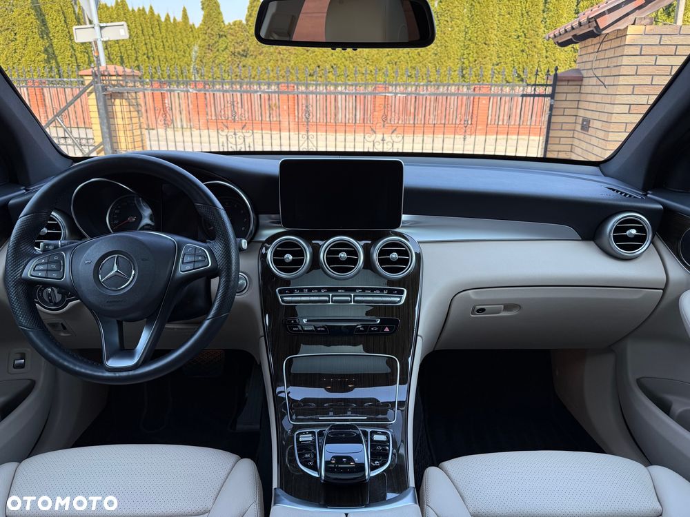 Mercedes-Benz GLC 300 4Matic 9G-TRONIC Exclusive - 27