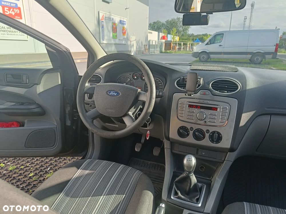 Ford Focus 1.6 Ambiente - 19