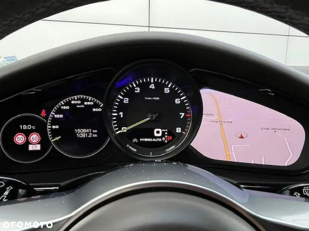 Porsche Panamera - 23