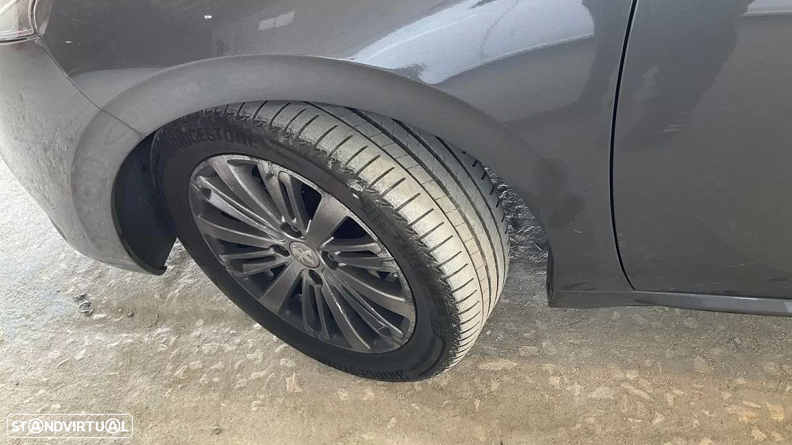 Peugeot 208 1.5 BlueHDi Signature - 4
