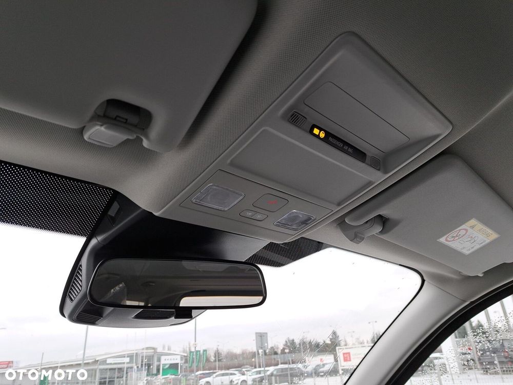 Volkswagen Nowa Caravelle Life silnik: 2,0 l TDI 150 KM / skrzynia biegów: 8-biegowa automatyczna rozstaw osi: 3500 mm   Rozsz. - 22