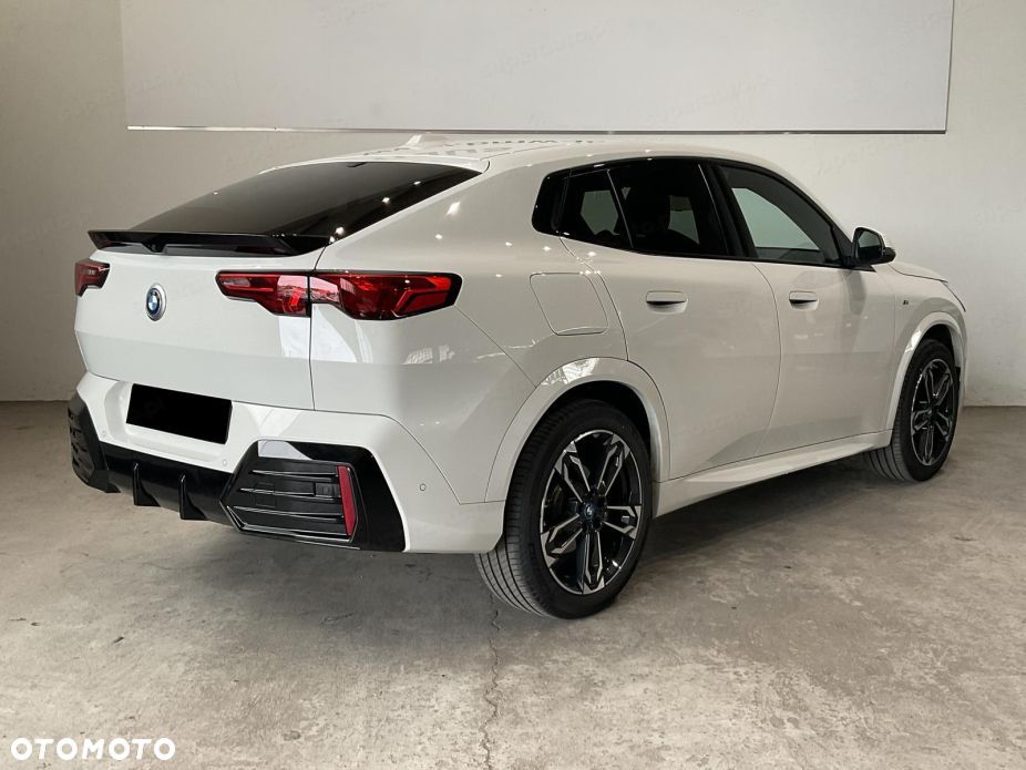 BMW iX2 - 6