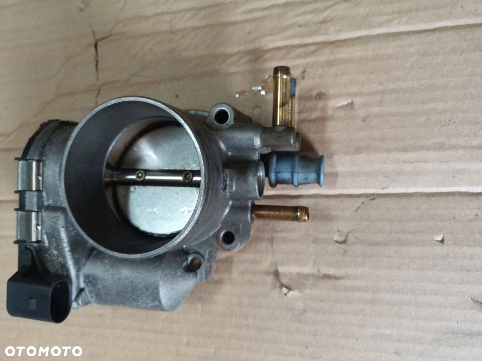 Przepustnica Audi A4 A6 3.0 V6 078133062B - 2