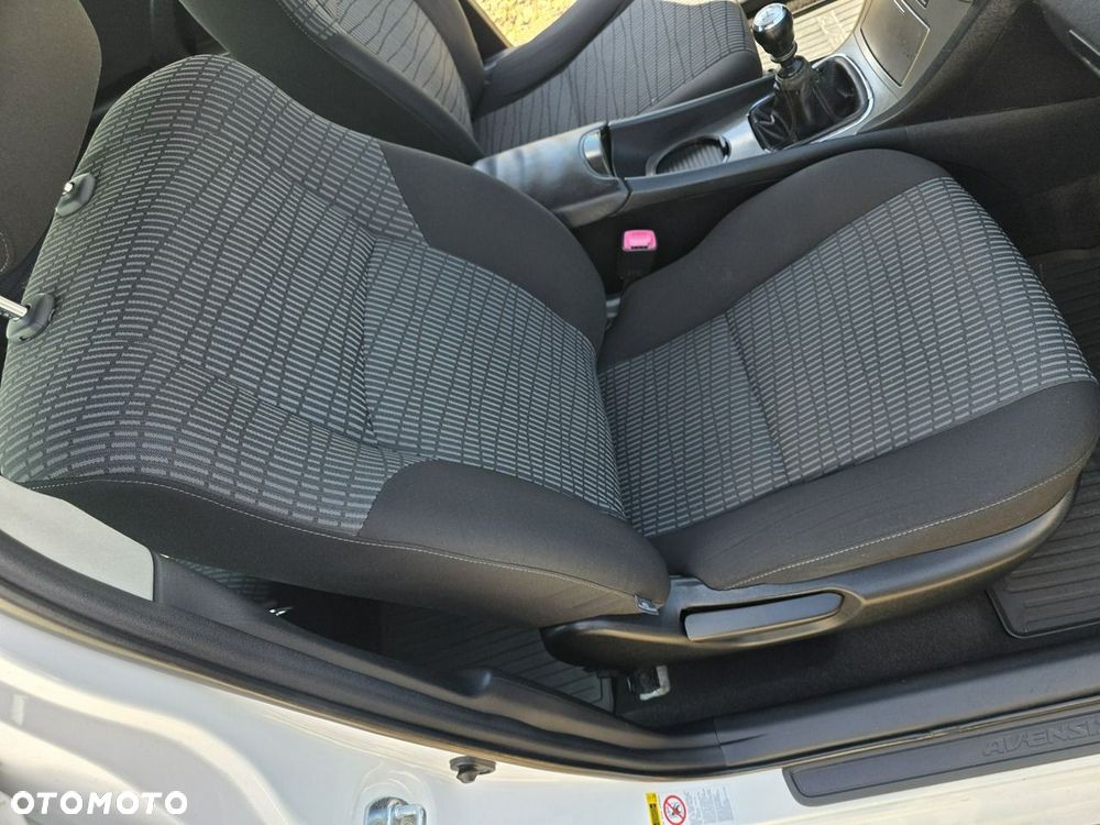 Toyota Avensis - 25