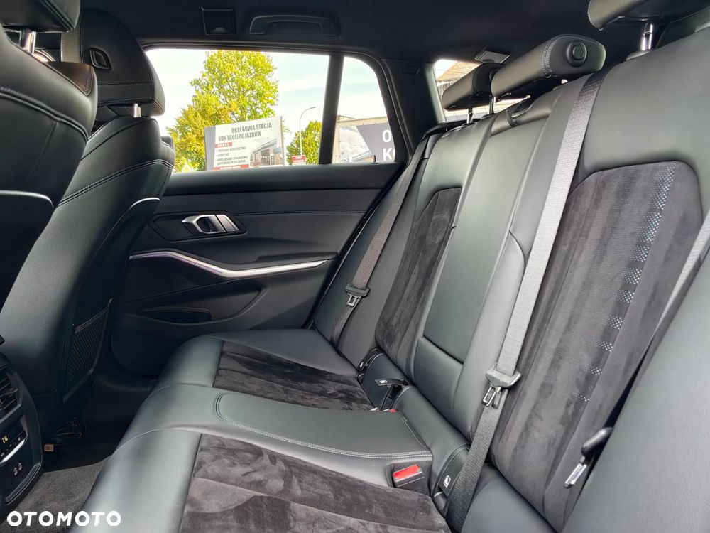 BMW Seria 3 320d xDrive M Sport Shadow - 30
