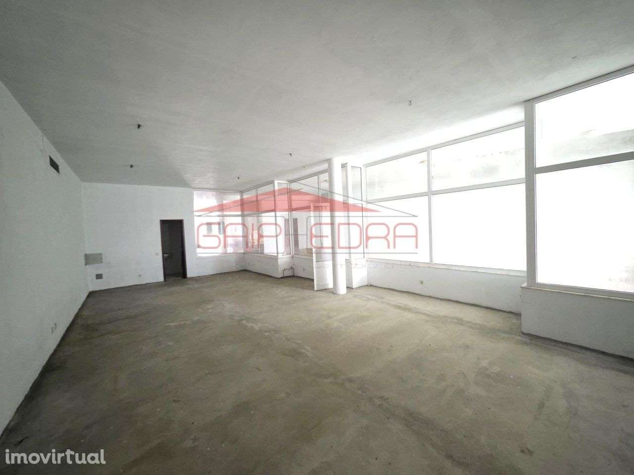 Lojas (temos 3) e garagens galeria comercial de Felgueiras - Grande imagem: 3/18