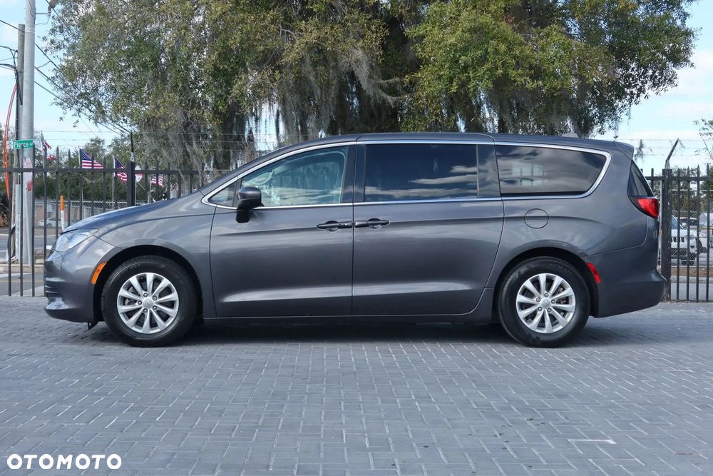 Chrysler Pacifica - 5