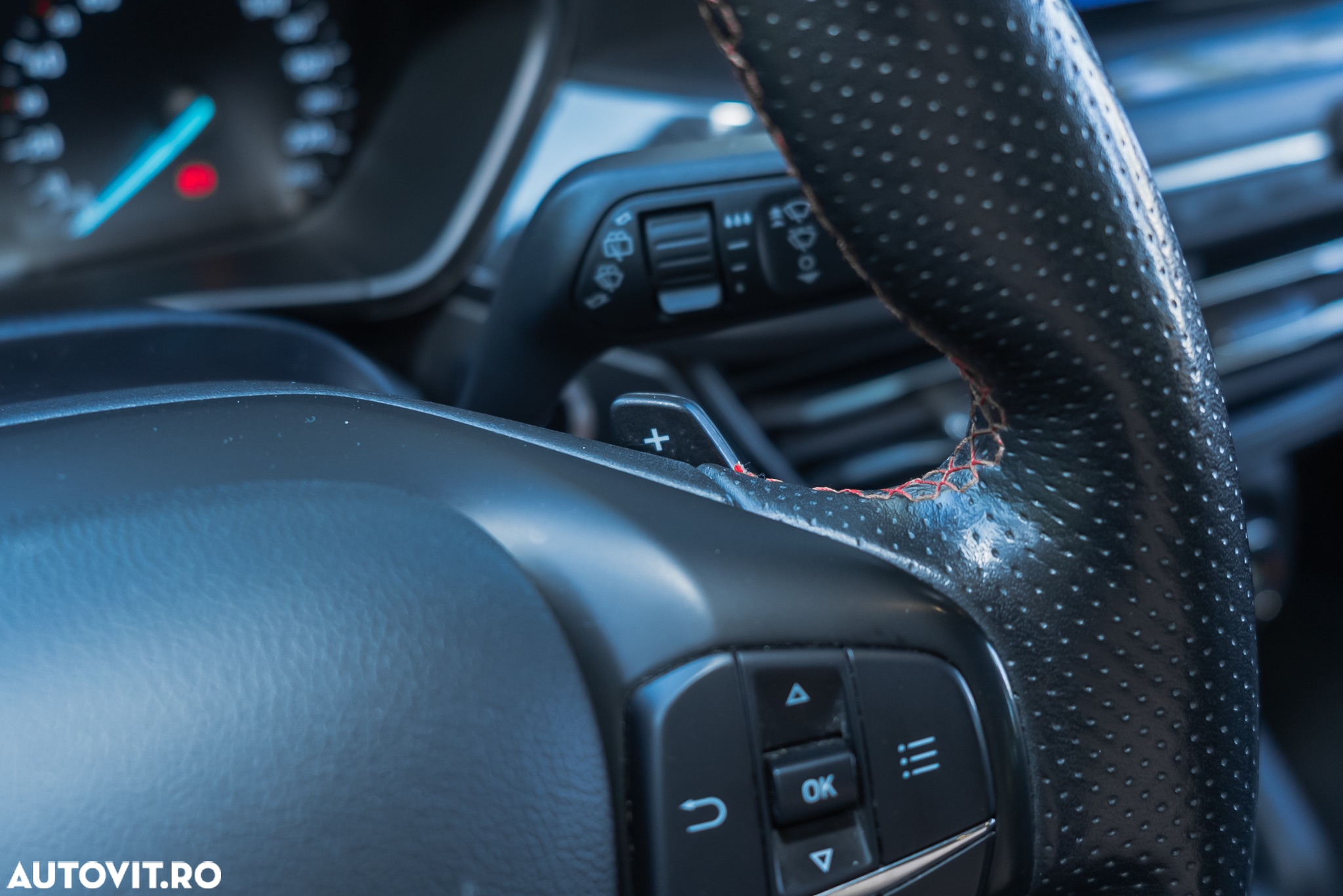 Ford Focus Turnier 1.5 EcoBlue Start-Stopp-System Aut. ST-LINE STYLE - 25