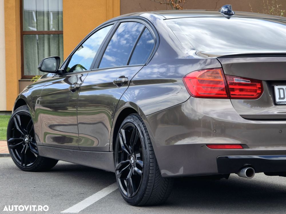 BMW Seria 3 320d Aut. Blue Performance Sport Line - 18