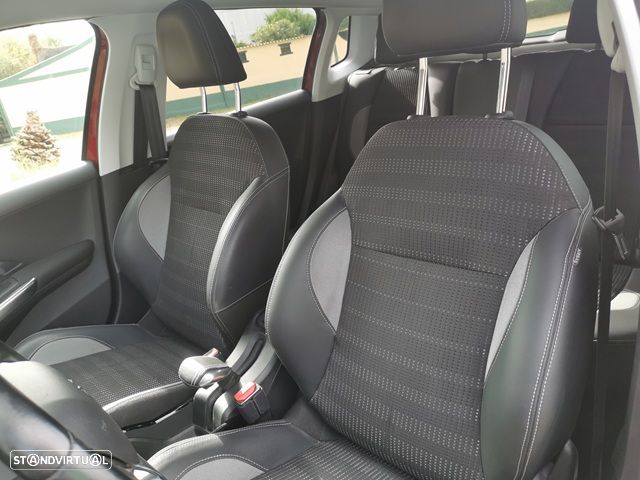 Peugeot 2008 1.2 PureTech Active - 19