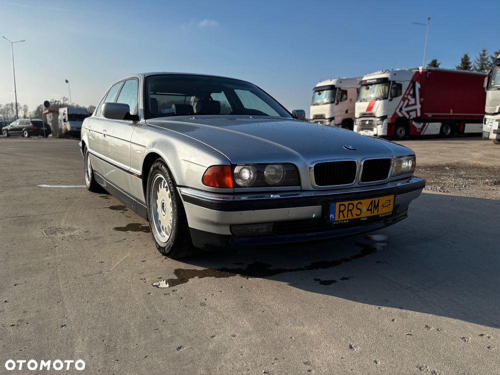 BMW Seria 7 740i - 8