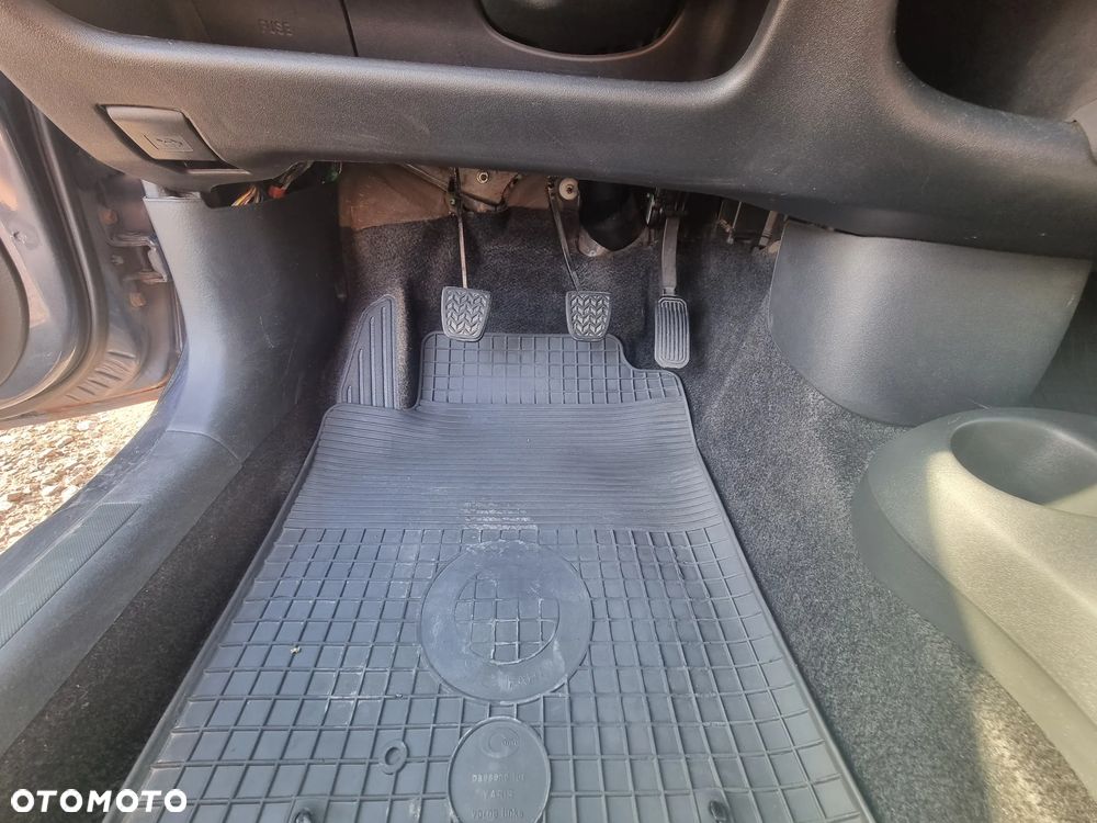 Toyota Yaris 1.4 D-4D Base - 16