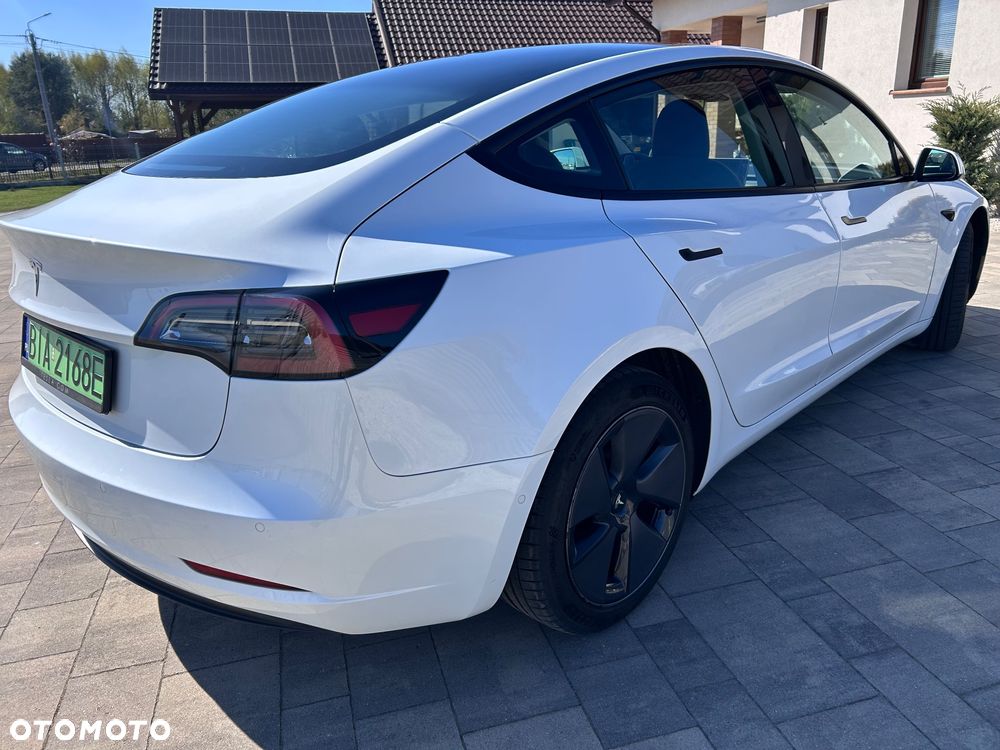 Tesla Model 3 - 4