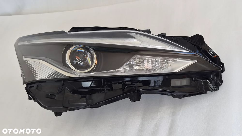 LAMPA PRAWA PRZÓD LEXUS CT 200H F-SPORT LIFT 2018- - 5