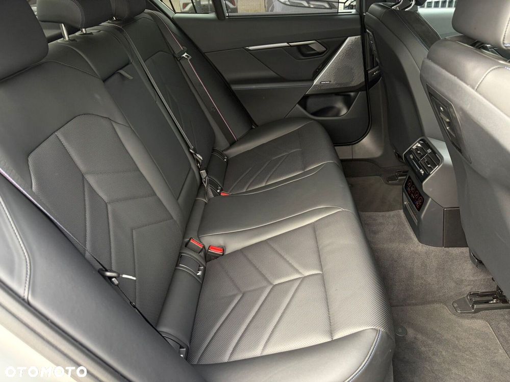 BMW Seria 5 520d xDrive mHEV M Sport - 14