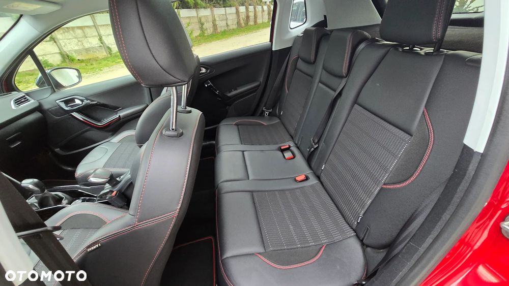 Peugeot 2008 1.5 BlueHDi GT Line S&S - 36