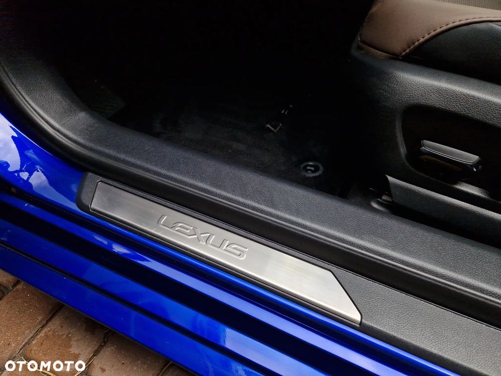 Lexus ES 300h F Sport Design - 15