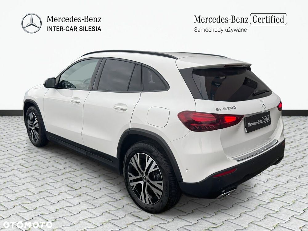 Mercedes-Benz GLA - 8