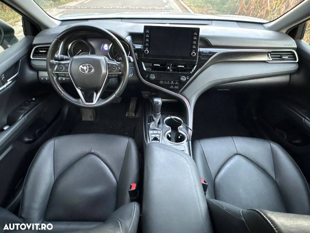 Toyota Camry - 10
