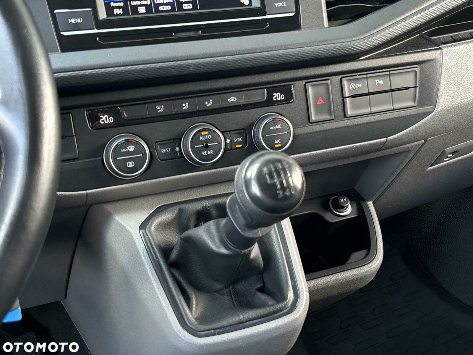 Volkswagen Caravelle - 18