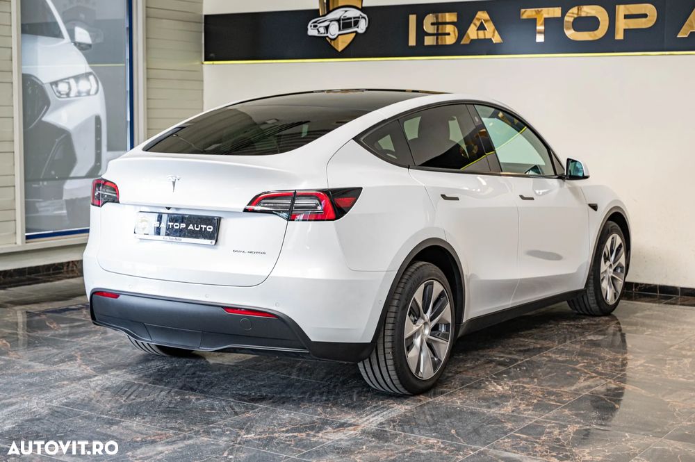 Tesla Model Y - 4