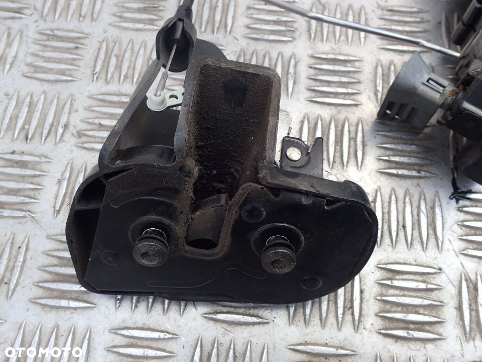 ZAMEK DRZWI PRZESUWNYCH PRAWY TRANSPORTER T5 03-09 7H0843654DH RADOM - 2