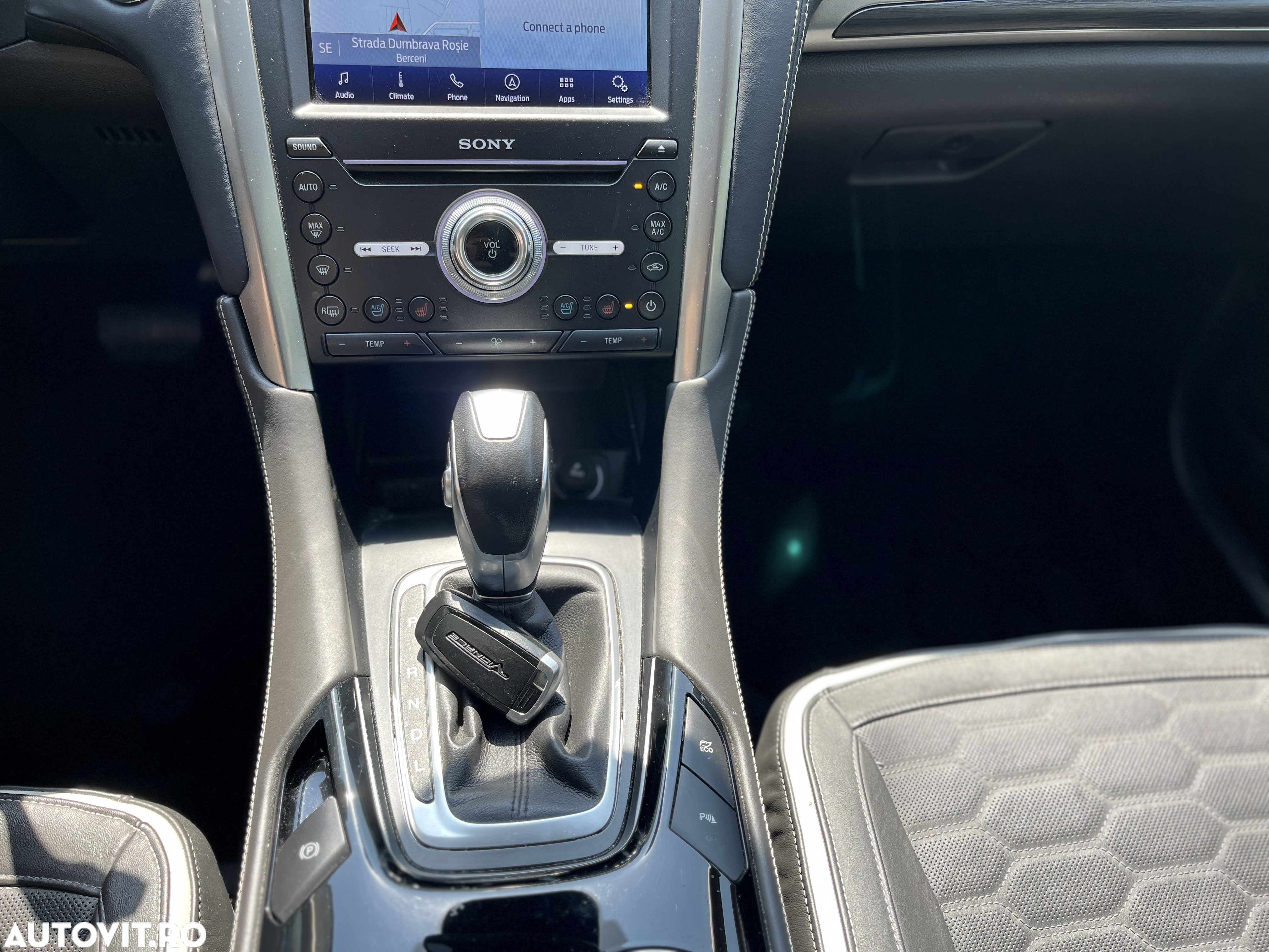 Ford Mondeo 2.0 HEV Vignale - 11
