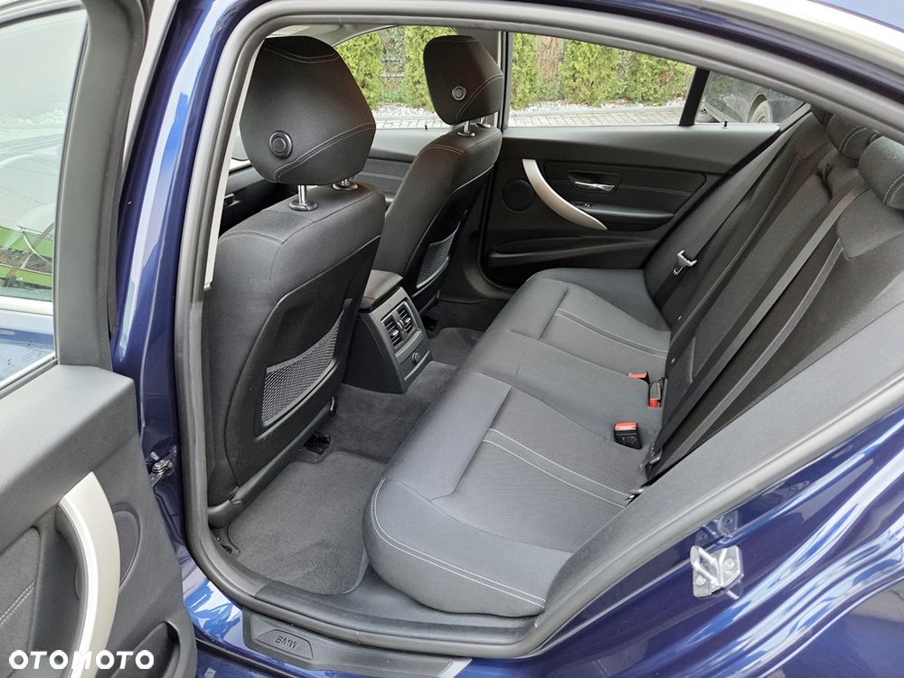 BMW Seria 3 318d Edition Luxury Line Purity - 30