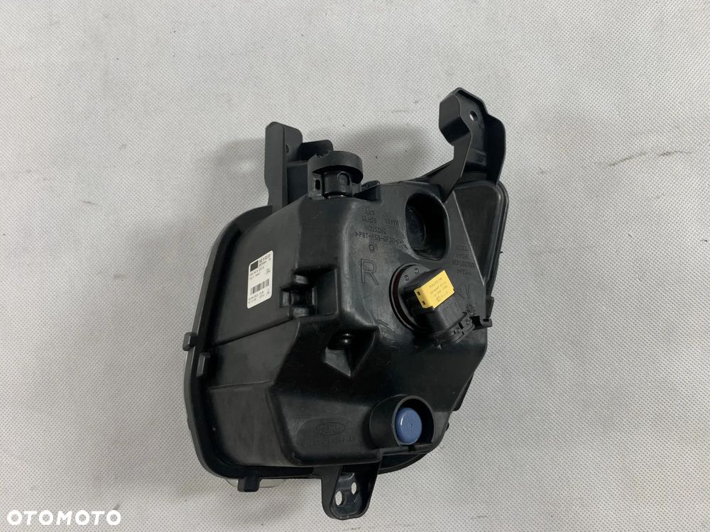 Ford Fiesta mk8 Halogen prawy 17r 2017 - 2