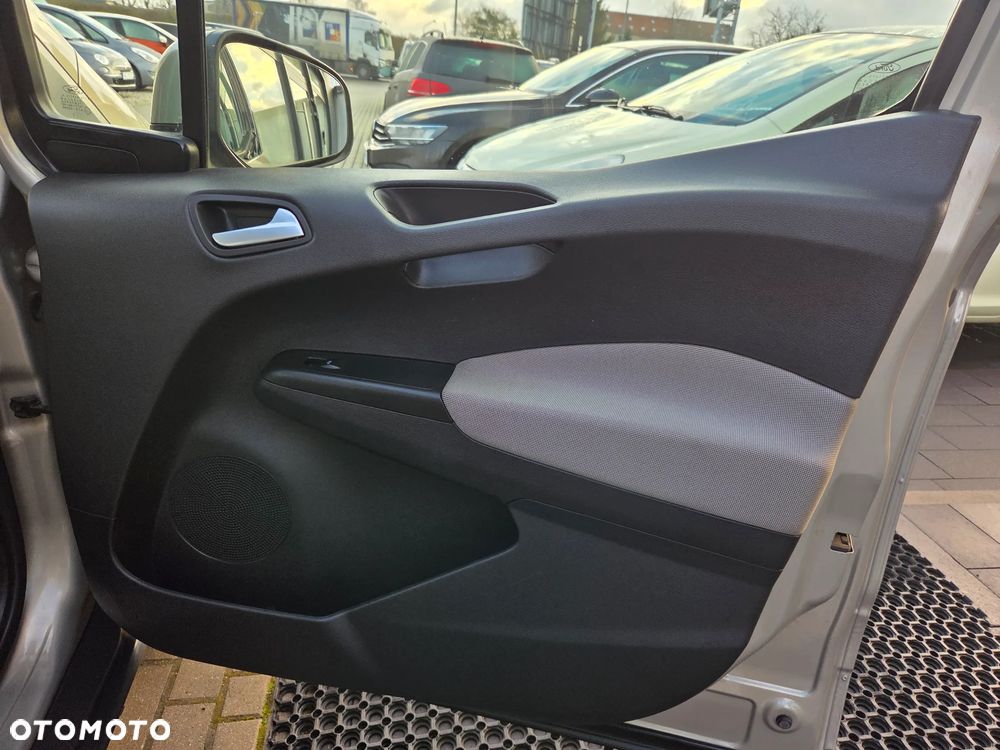 Ford Tourneo Courier ver-1-5-tdci-trend - 14