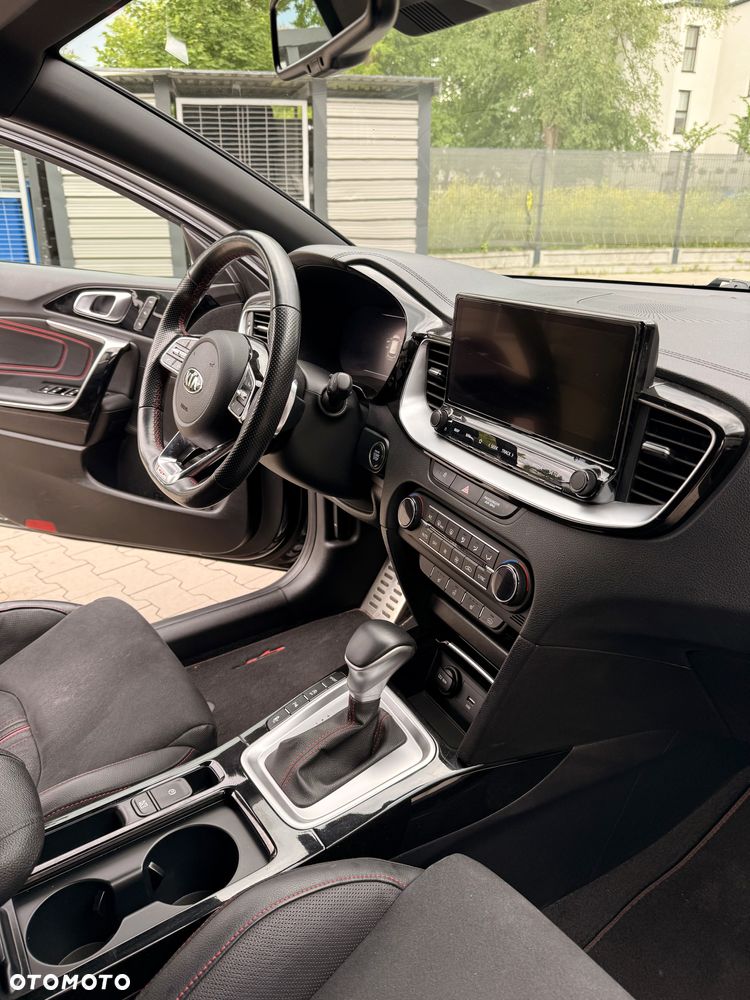 Kia ProCeed 1.6 T-GDI GT DCT - 13