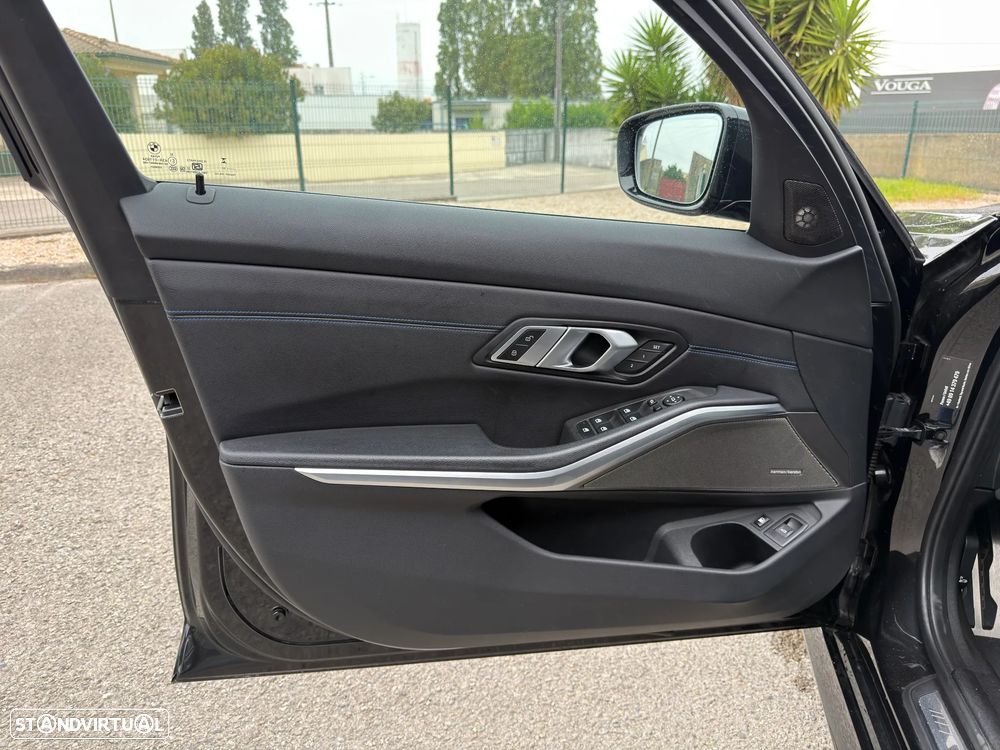BMW 330 e Pack 50 anos M Auto - 26