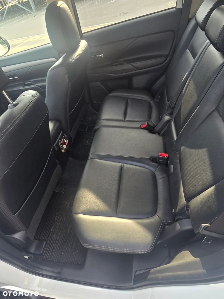 Mitsubishi Outlander 2.0 Instyle Navi 4WD CVT - 12