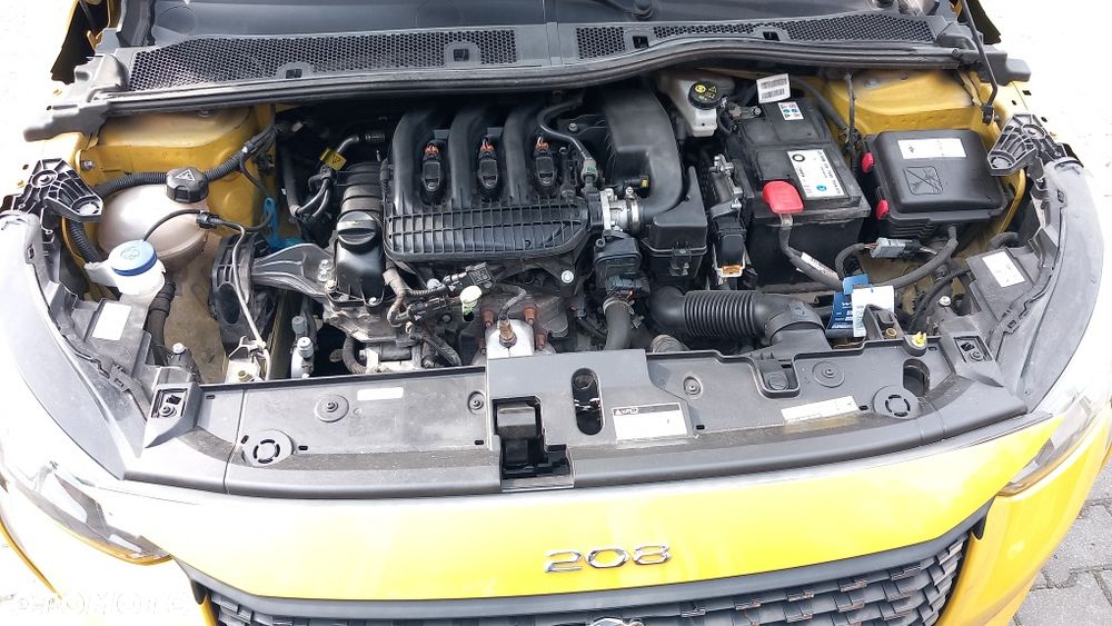 Peugeot 208 - 8