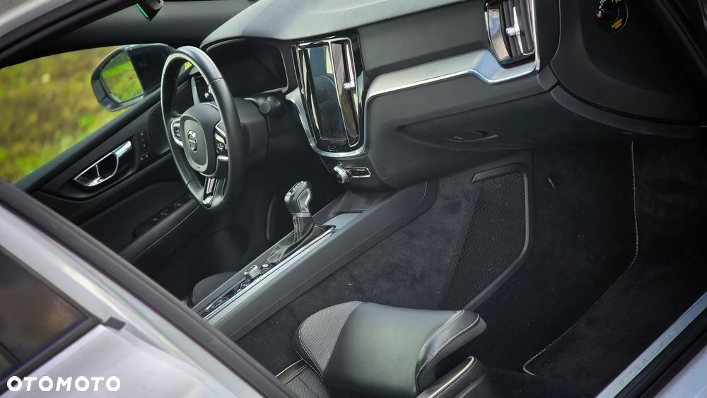 Volvo S60 T5 R-Design - 13